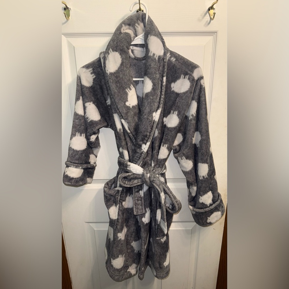 Sonoma ultra plush robe gray and white